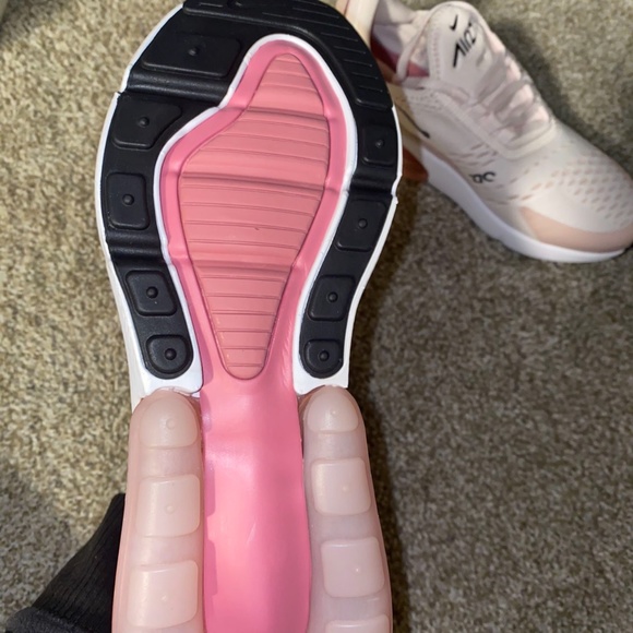Nike Air Max 270 - Picture 2 of 2